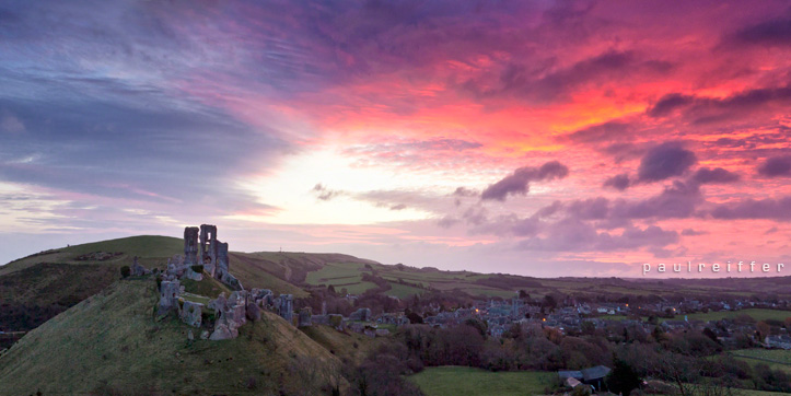Dorset Echo Paul Reiffer Photographer A Photographic Journey In An Olympic Year Book Corfe Castle Sunrise