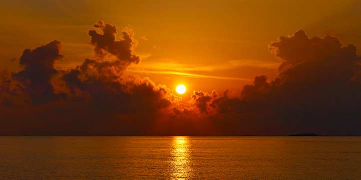 Sunrise Maldives Ocean Sea Golden Clouds Sun Glow Reflection Clear Paul Reiffer Professional Landscape Photographer