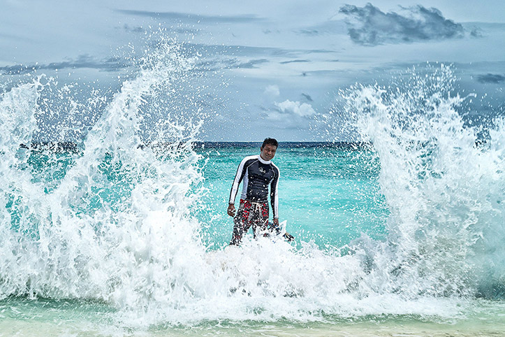 Hamid Oceanpedia Water Wave Standing Crash Diver Huvafen Fushi Maldives 10th Anniversary Staff Team Photos Shots Male Paul Reiffer Professional Commercial Photographer 2014