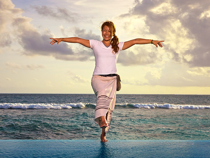 mami huvafen fushi maldives thakuru butler japanese woman infinity pool balancing yoga sunset private paul reiffer photographer commercial