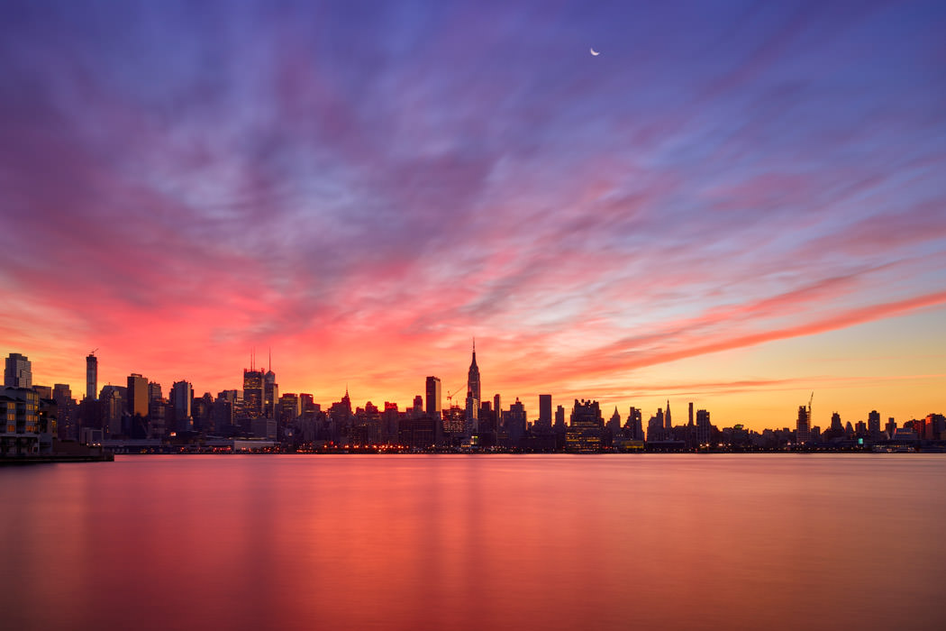The New Yorker Sunrise Red Orange Yellow Colours Silhouette Manhattan Skyline Cityscape River New Jersey Lincoln Harbor View Paul Reiffer Photographer Hotel