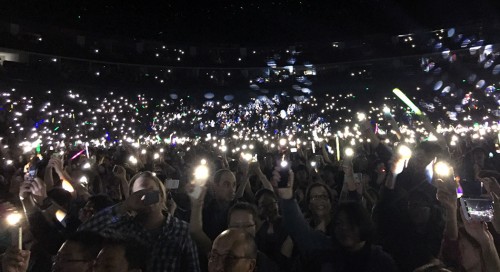 iphone-ed-sheeran-concert-shanghai-torches-phones-arena