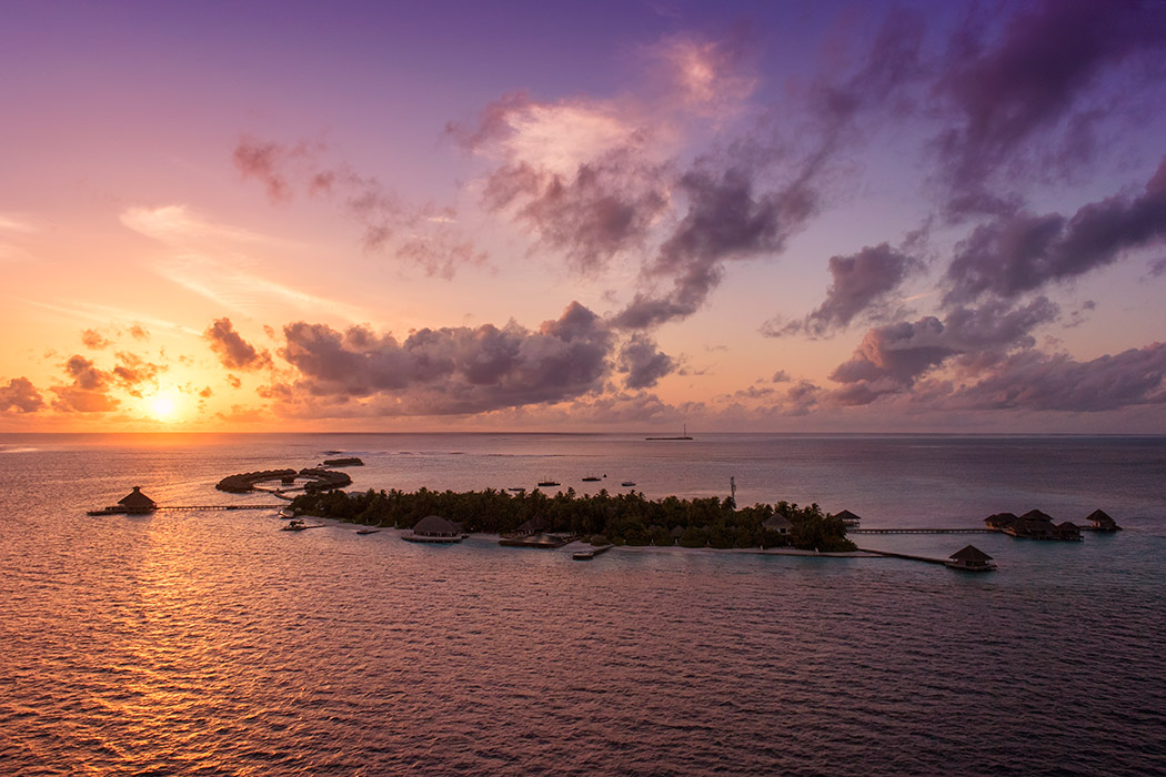 huvafen fushi per aquum maldives island resort aerial sunset shot professional photography paul reiffer landscape commercial parasail 2