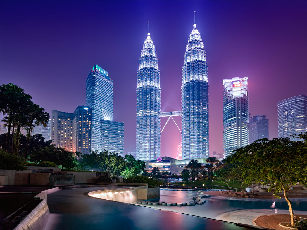 KLCC Park Night Water Fountains Feature Pool Petronas ...