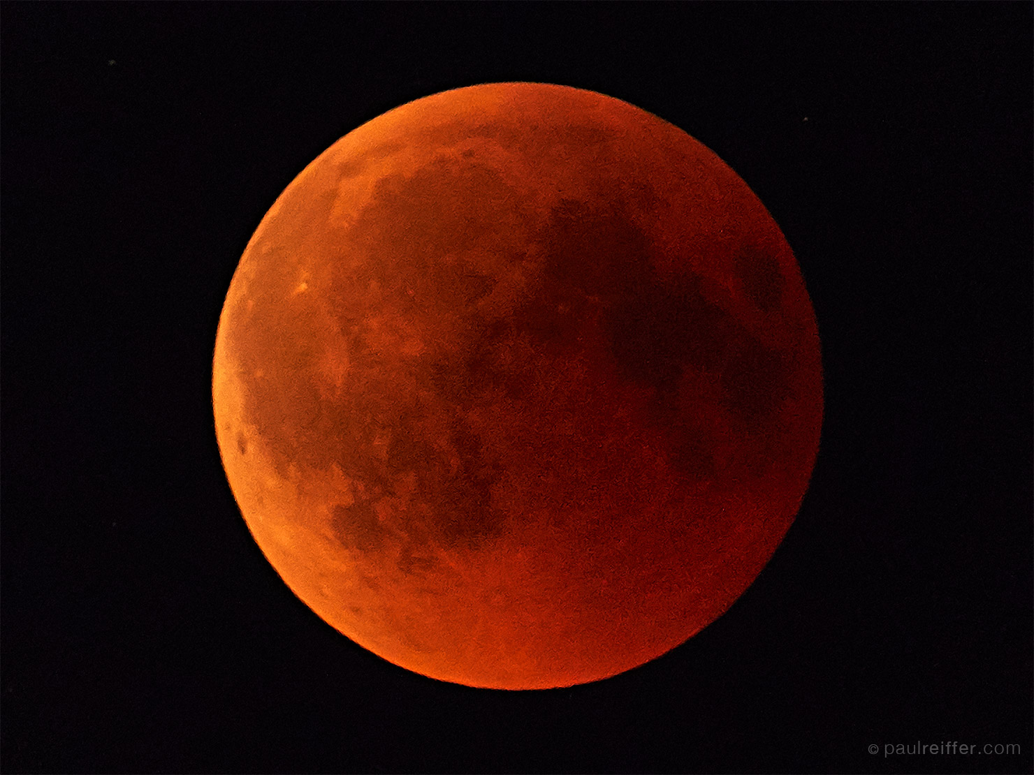 Blood Moon Lunar Eclipse Full Total Hamburg Sky Night Paul Reiffer Professional Photographer Rooftop Holiday Inn Rollei Dark Canon 400mm DO 2018 July Red