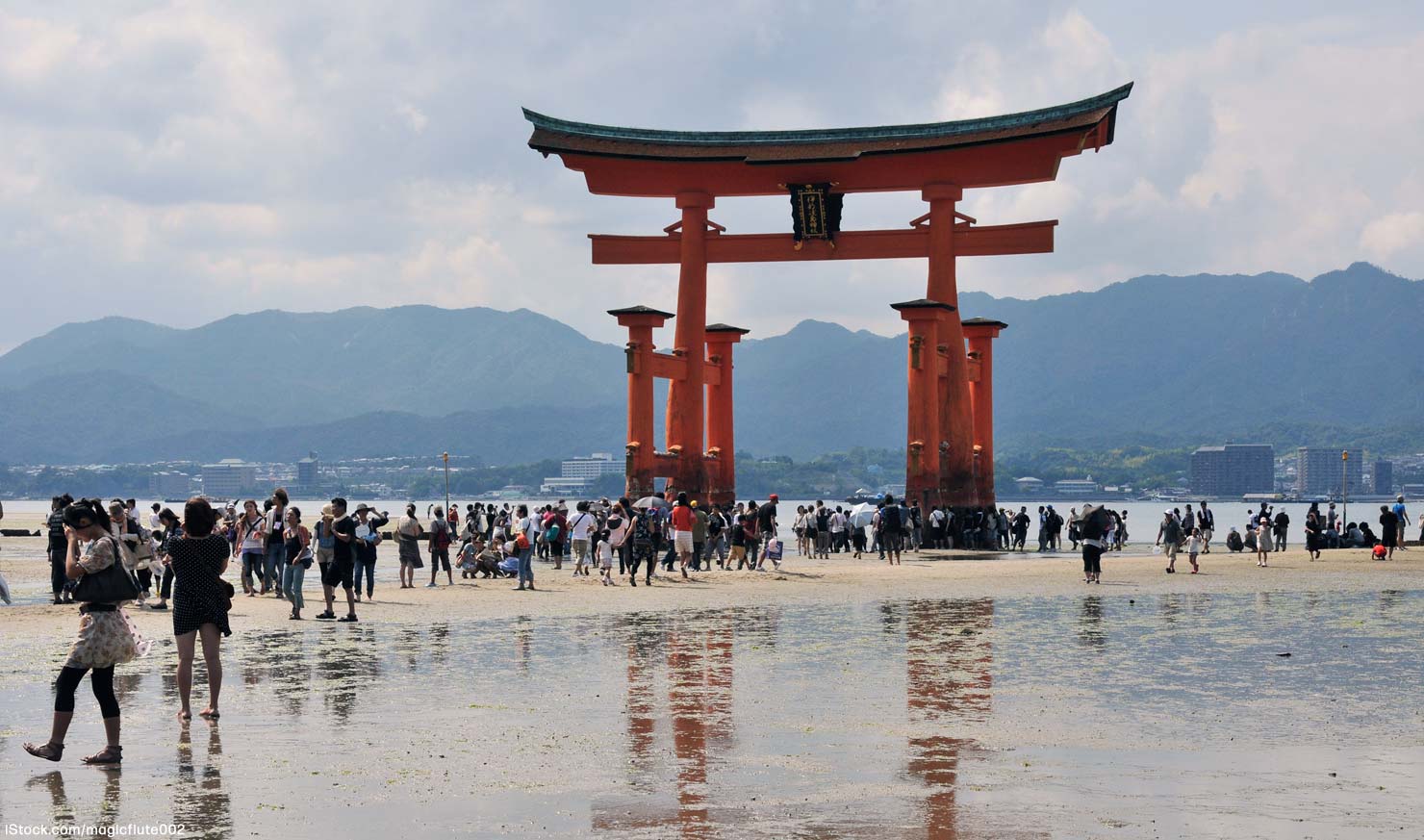 iStock 475744788 Miyajima Shrine Torii Gate Floating Crowded Horrible Too Many People Tourism Overtourism Crowds Mass Tourists Japan