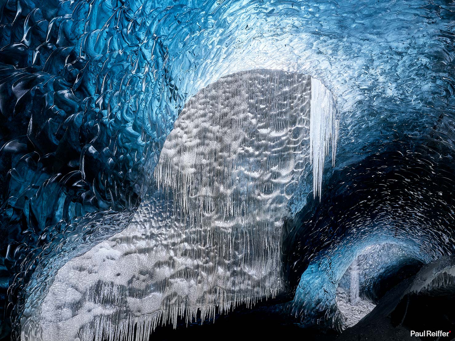 Double Icicles Close Phase One Winter Medium Format Iceland Ice Cave Glacier Shrinking Blue Paul Reiffer Professional Landscape Photography Workshop CF004989_HDR crop