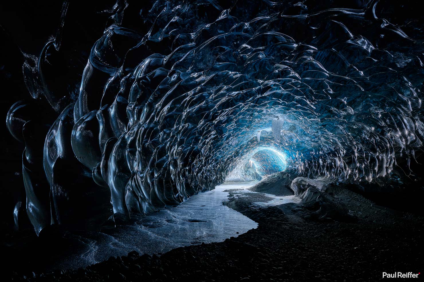 Wide Cavern Chamber River Phase One Winter Medium Format Iceland Ice Cave Glacier Shrinking Blue Paul Reiffer Professional Landscape Photography Workshop CF004950_HDR